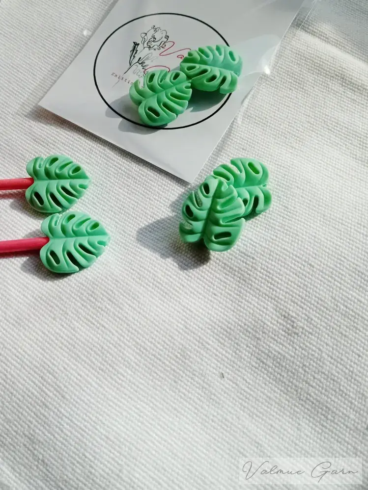 Koncovky na jehlice - monstera zelená