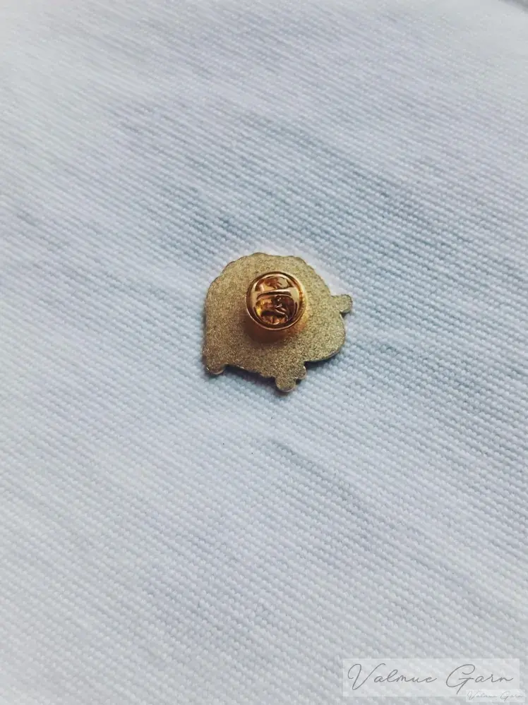 Pin ovečka elegantní